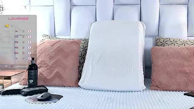 Iris Ross  online show from 12/17/25, 11:38