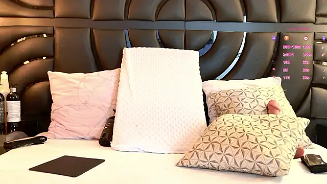 Iris Ross  online show from 03/10/26, 07:19