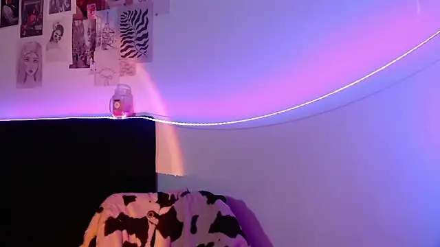 Coralinnee  online show from 02/06/25, 04:31