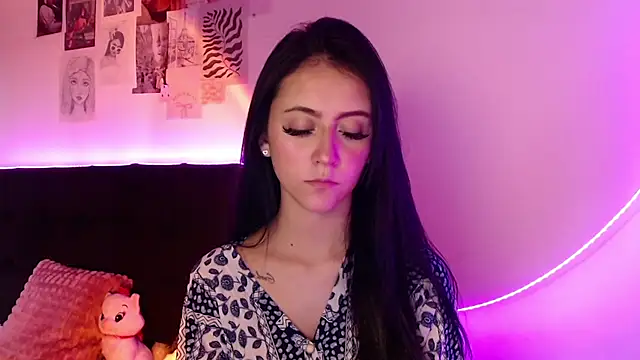 Coralinnee  online show from 03/01/25, 07:26