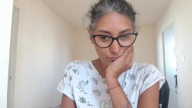 Snapshot of brdot_ chatting on 11/09/25, 02:26 brdot online show from 11/09/25, 02:26