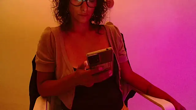 Snapshot of brdot_ chatting on 12/19/25, 09:44 brdot online show from 12/19/25, 09:44