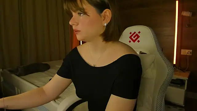 Elizabeth Hottie  online show from 03/19/26, 12:25