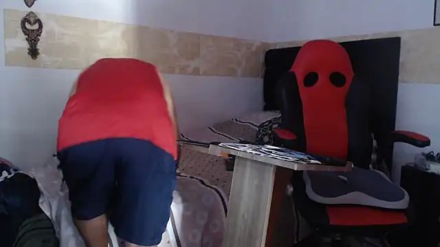 VALENTINO1983  online show from 10/30/25, 05:02