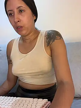 marthina thompsson online show from 02/08/25, 05:08