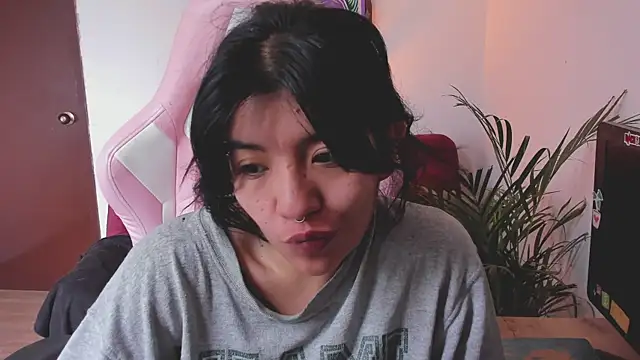 Snapshot of annie_walker6 chatting on 12/08/24, 05:55 annie walker6 online show from 12/08/24, 05:55