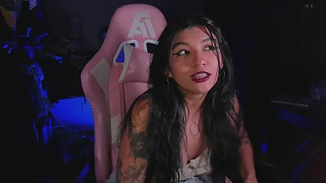 Snapshot of annie_walker6 chatting on 10/15/25, 01:28 annie walker6 online show from 10/15/25, 01:28