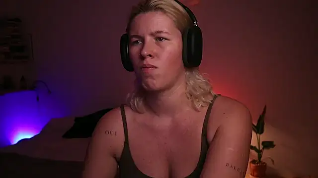 moonamii online show from 12/02/24, 05:15