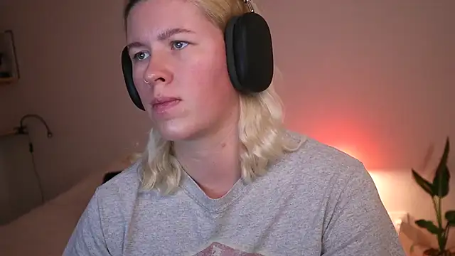 moonamii online show from 12/10/24, 05:33