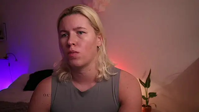 moonamii online show from 12/11/24, 04:20