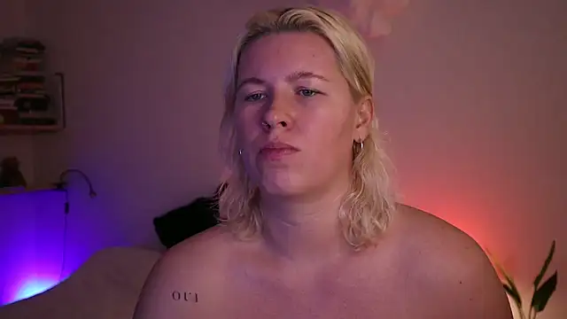 moonamii online show from 01/15/25, 01:31