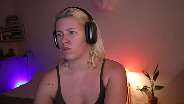 moonamii online show from 01/15/25, 04:32