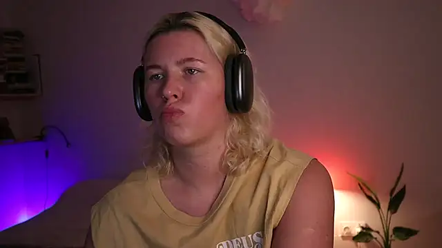 moonamii online show from 01/30/25, 05:17