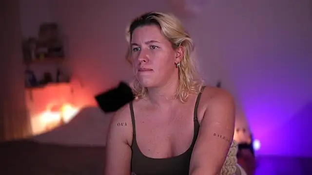 moonamii online show from 02/28/25, 07:03