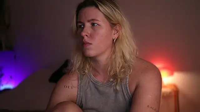 moonamii online show from 09/17/25, 04:41