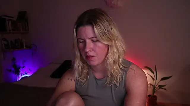 moonamii online show from 10/14/25, 06:20