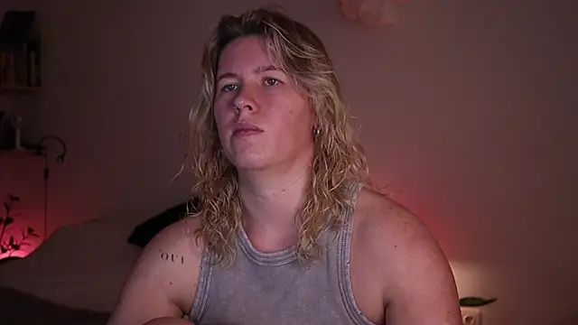 moonamii online show from 10/23/25, 08:40