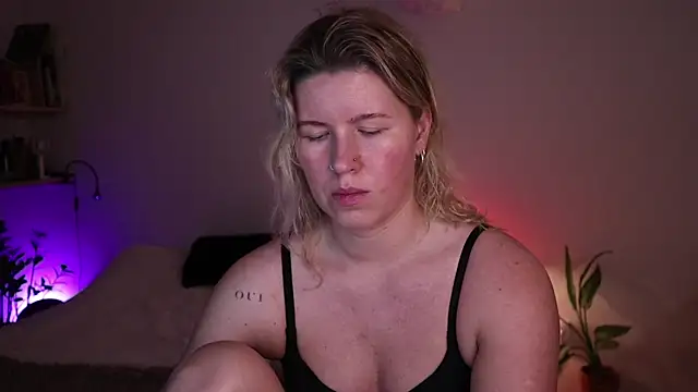 moonamii online show from 11/13/25, 06:40