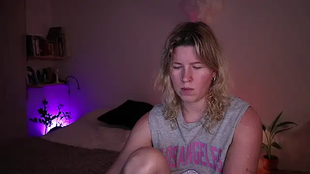 moonamii online show from 12/03/25, 08:29