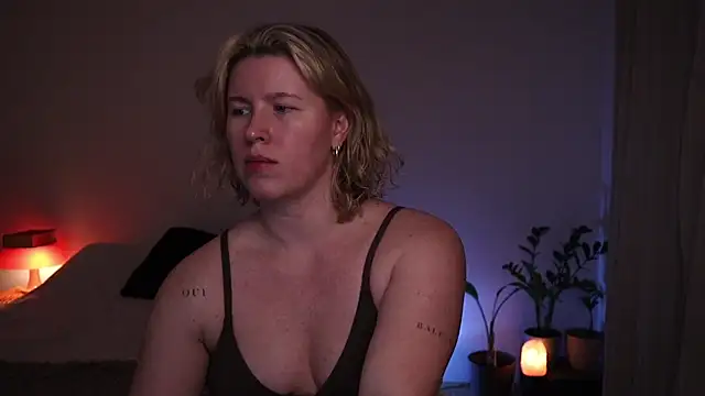 moonamii online show from 04/08/26, 08:42