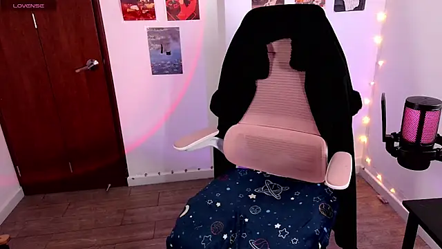 Ellie Jhonson   online show from 05/05/26, 03:25