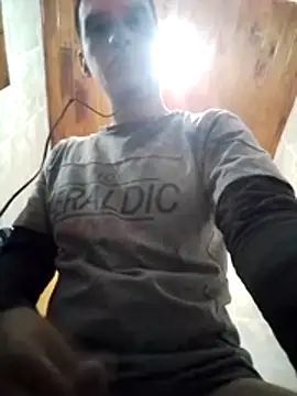 Snapshot of yaguito55 chatting on 03/24/26, 03:22 yaguito55 online show from 03/24/26, 03:22