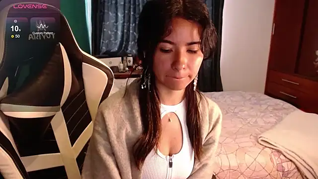 Snapshot of alice_middlee chatting on 05/19/26, 03:40 alice middlee online show from 05/19/26, 03:40