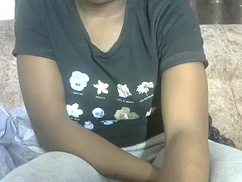 Snapshot of AurelAda chatting on 09/17/25, 01:24 AurelAda online show from 09/17/25, 01:24