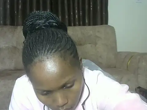 Snapshot of AurelAda chatting on 10/10/25, 10:31 AurelAda online show from 10/10/25, 10:31