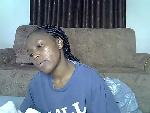Snapshot of AurelAda chatting on 06/11/26, 08:23 AurelAda online show from 06/11/26, 08:23