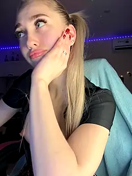 Snapshot of Good__Girl_ chatting on 09/28/25, 06:35 Good Girl online show from 09/28/25, 06:35
