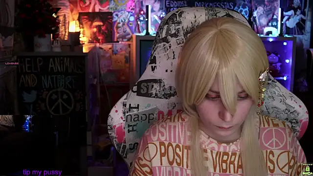 Snapshot of ShiroiFubuki chatting on 03/07/25, 06:33 ShiroiFubuki online show from 03/07/25, 06:33