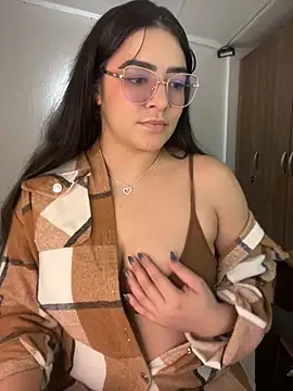 Lia flowers online show from 11/22/25, 01:15