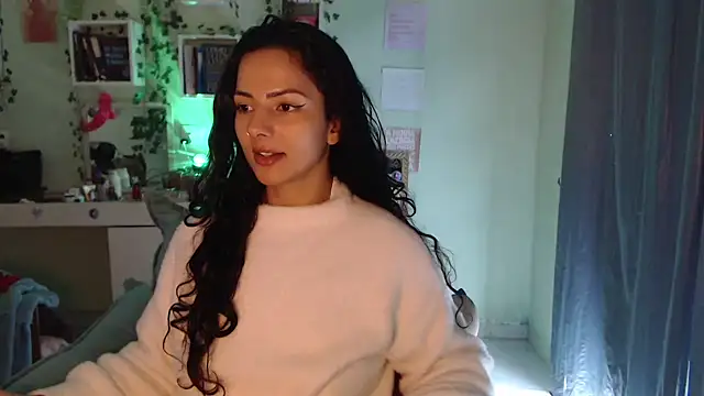 Snapshot of BeellyDance chatting on 05/15/26, 04:03 BeellyDance online show from 05/15/26, 04:03