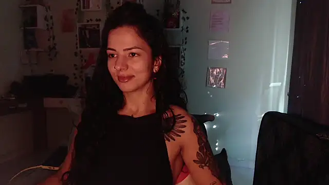 Snapshot of BeellyDance chatting on 06/13/26, 12:58 BeellyDance online show from 06/13/26, 12:58