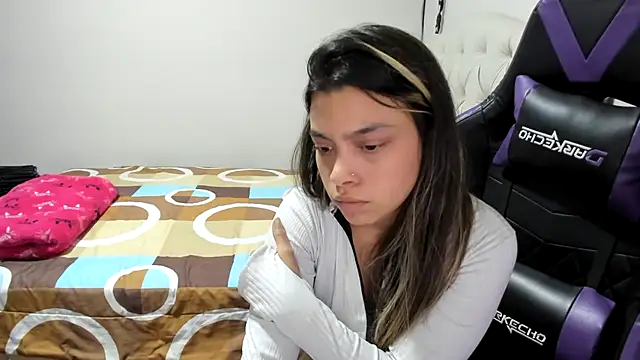 LuisaReyes 2911 online show from 04/20/26, 01:30