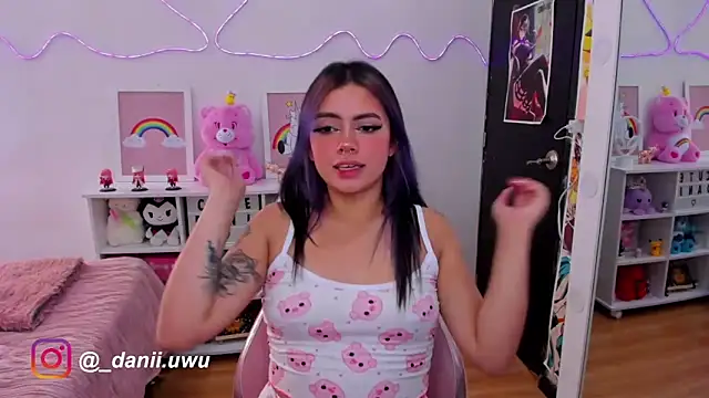 Snapshot of CuteDani_ chatting on 01/15/25, 04:43 CuteDani online show from 01/15/25, 04:43