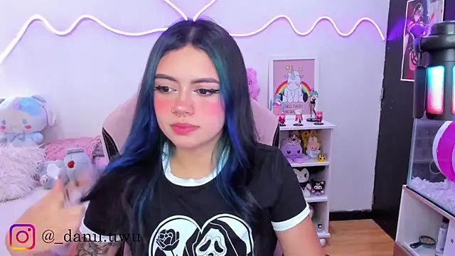 Snapshot of CuteDani_ chatting on 09/10/25, 09:04 CuteDani online show from 09/10/25, 09:04