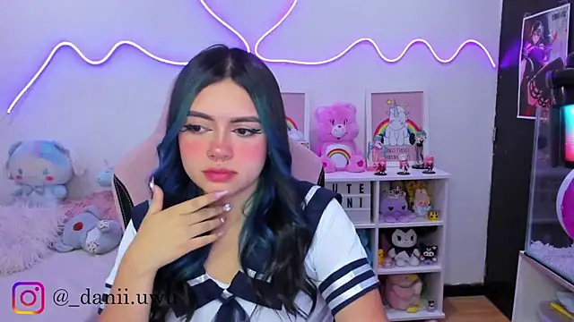 Snapshot of CuteDani_ chatting on 09/11/25, 09:53 CuteDani online show from 09/11/25, 09:53