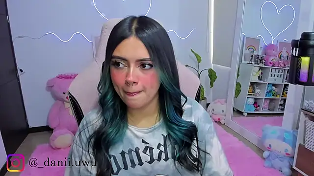 Snapshot of CuteDani_ chatting on 02/13/26, 01:51 CuteDani online show from 02/13/26, 01:51