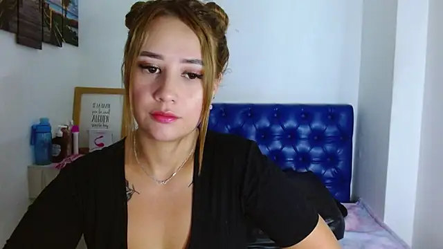 Snapshot of carla_beer chatting on 01/10/25, 12:04 carla beer online show from 01/10/25, 12:04