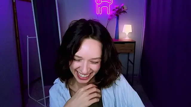 Snapshot of VivianLy_ chatting on 02/02/25, 03:39 VivianLy online show from 02/02/25, 03:39