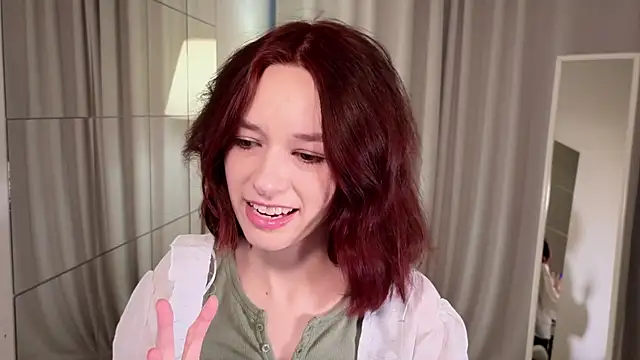 Snapshot of VivianLy_ chatting on 03/12/25, 07:57 VivianLy online show from 03/12/25, 07:57