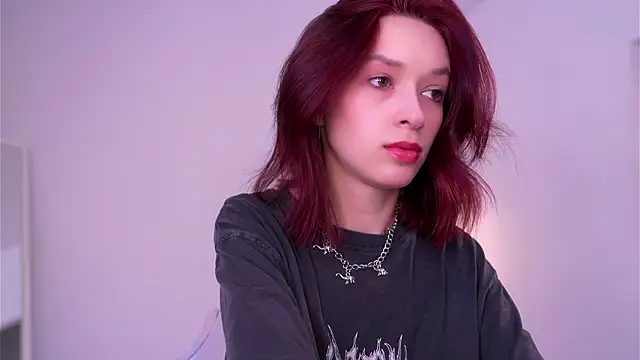 Snapshot of VivianLy_ chatting on 03/18/25, 08:14 VivianLy online show from 03/18/25, 08:14