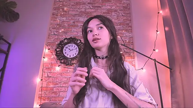 Snapshot of VivianLy_ chatting on 11/07/25, 12:16 VivianLy online show from 11/07/25, 12:16