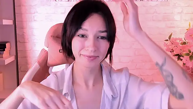 Snapshot of VivianLy_ chatting on 01/10/26, 11:01 VivianLy online show from 01/10/26, 11:01