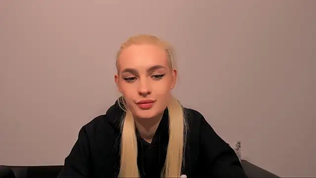 OliviaKisss online show from 03/25/26, 08:15