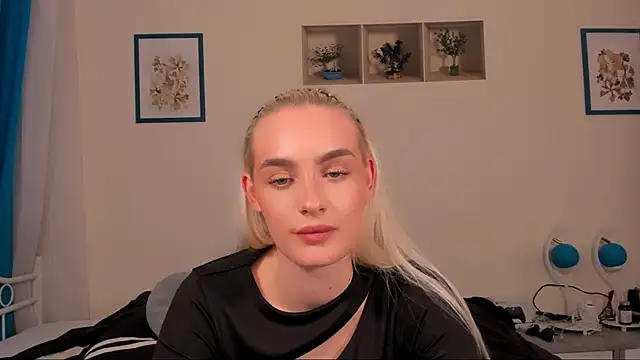 OliviaKisss online show from 04/15/26, 07:58