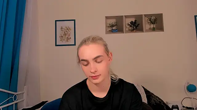 OliviaKisss online show from 04/18/26, 07:18