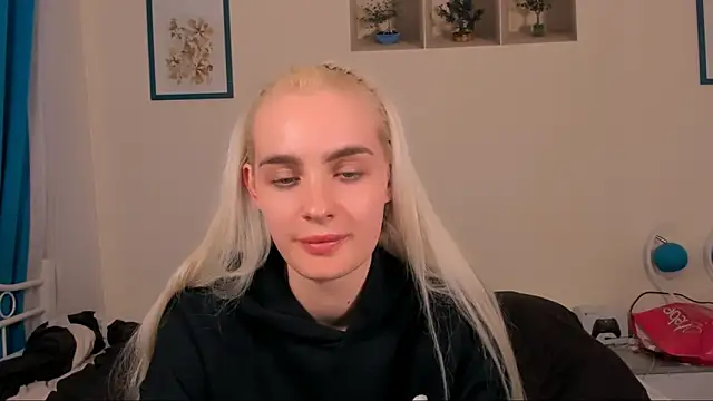 OliviaKisss online show from 04/20/26, 06:53